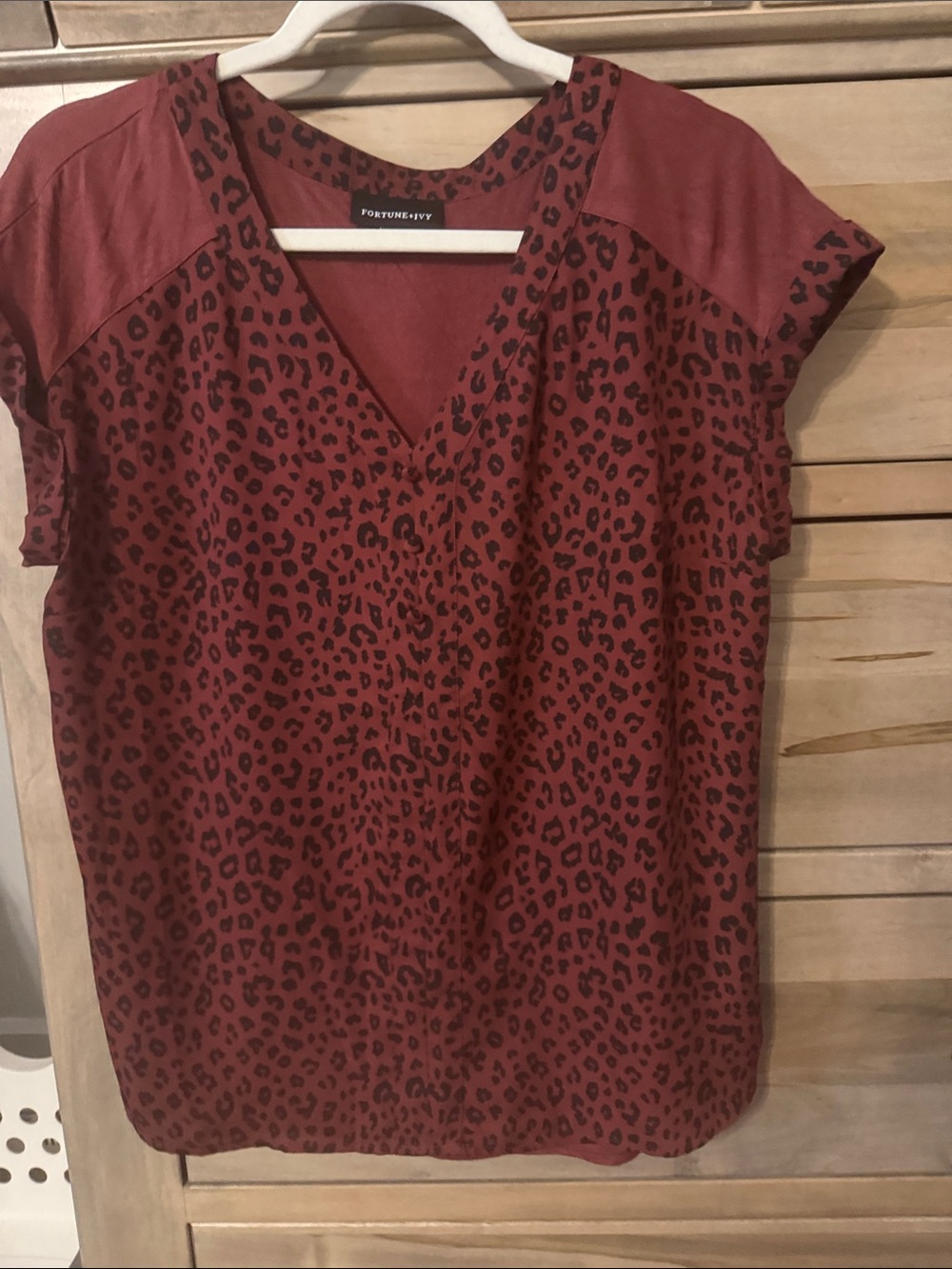 Women's dark Red Leopard Print V-Neck Top